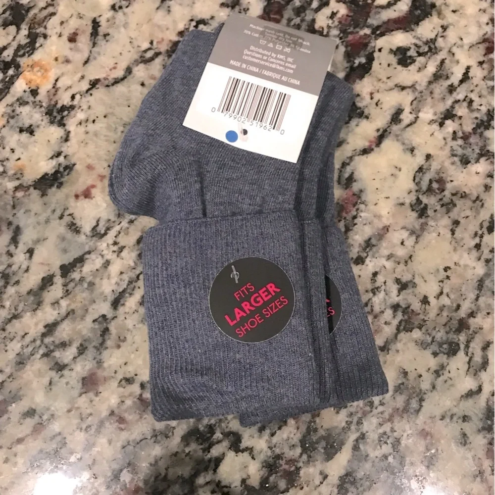 New 3-pair Package Ladies Crew SOCKS NWT